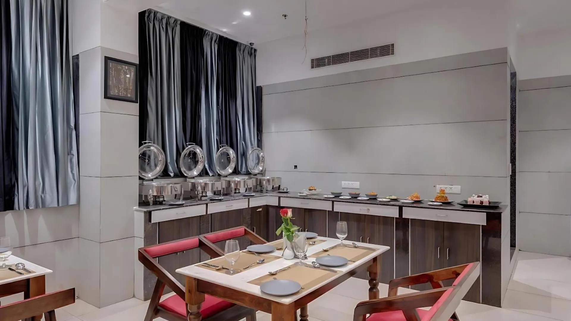Hotel Savi Suryaprakash 우다이푸르