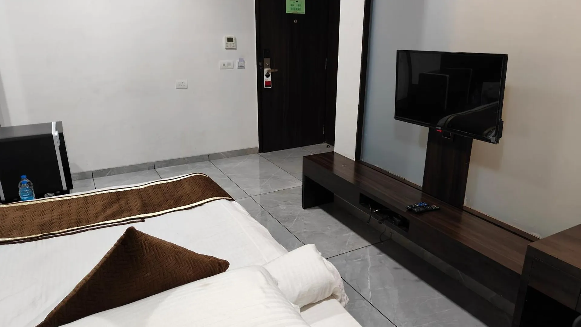 Hotel Savi Suryaprakash 우다이푸르 3*,