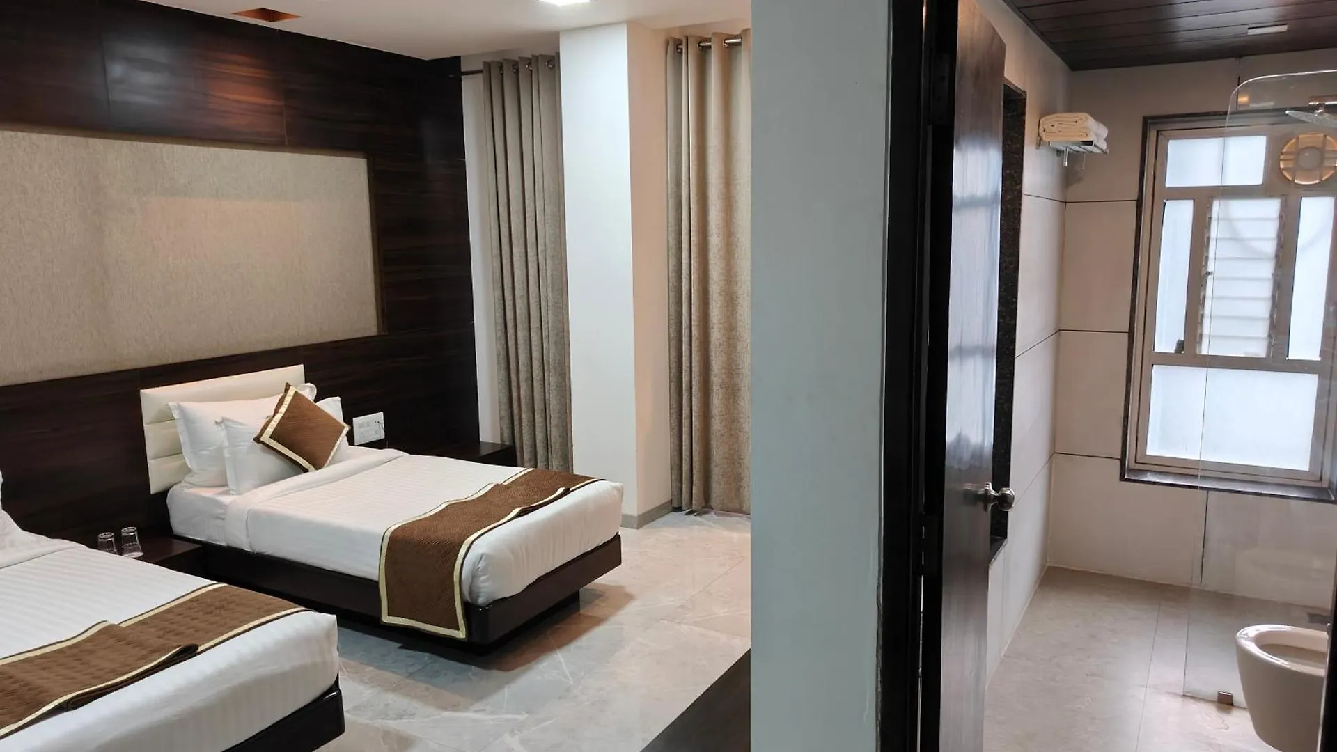 Hotel Savi Suryaprakash 우다이푸르