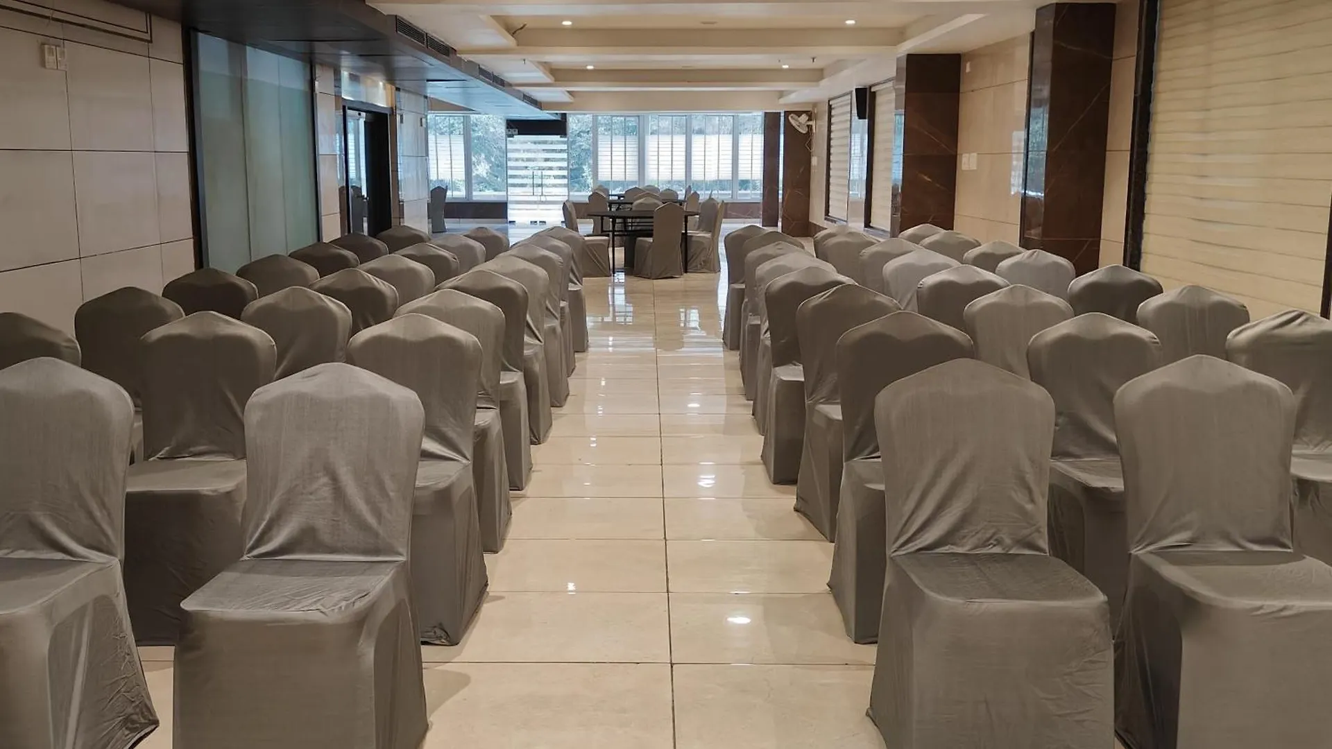 Hotel Savi Suryaprakash 우다이푸르 3*,